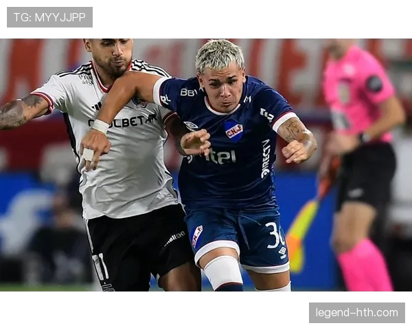 乌拉圭队边路进攻表现稳健,战术执行清晰 乌拉圭队边路进攻表现稳健,战术执行清晰