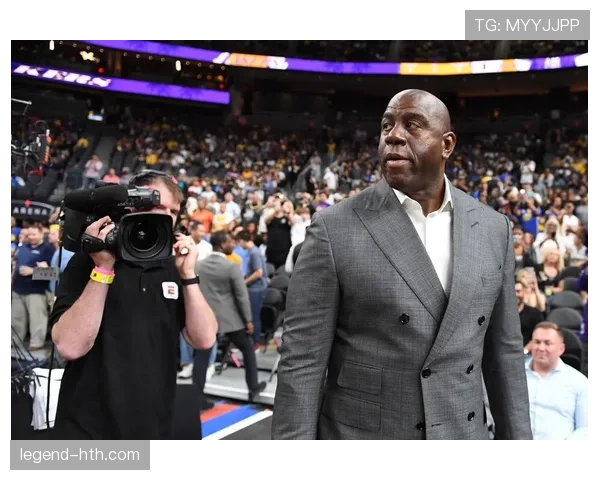 魔术师约翰逊高效组织带动球权分配优势明显