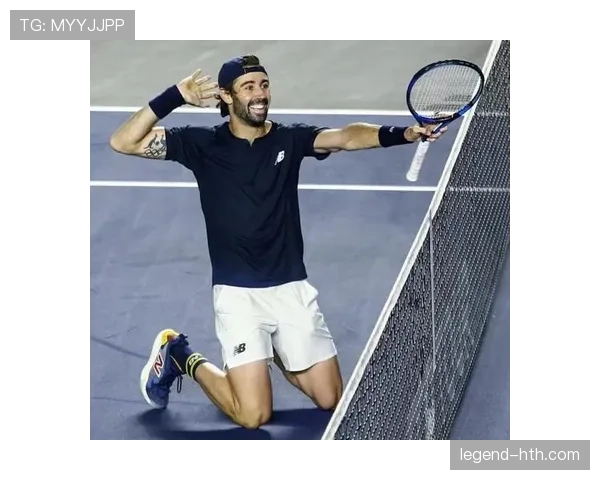 乔丹·汤普森训练完直接啃鸡胸肉，这自律我真看傻了