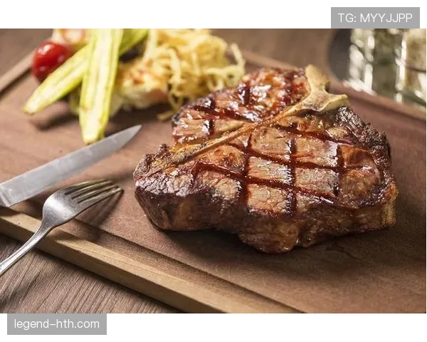 阿尔瓦雷斯训练完直接去超市抢打折牛排，这反差谁懂啊